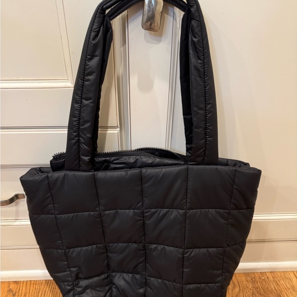 Lululemon Quilted Grid Tote 12L - Picture 3 of 8